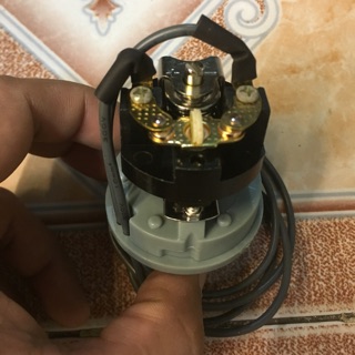 Rơ le máy bơm tăng áp cơ Rada đầu ren 12