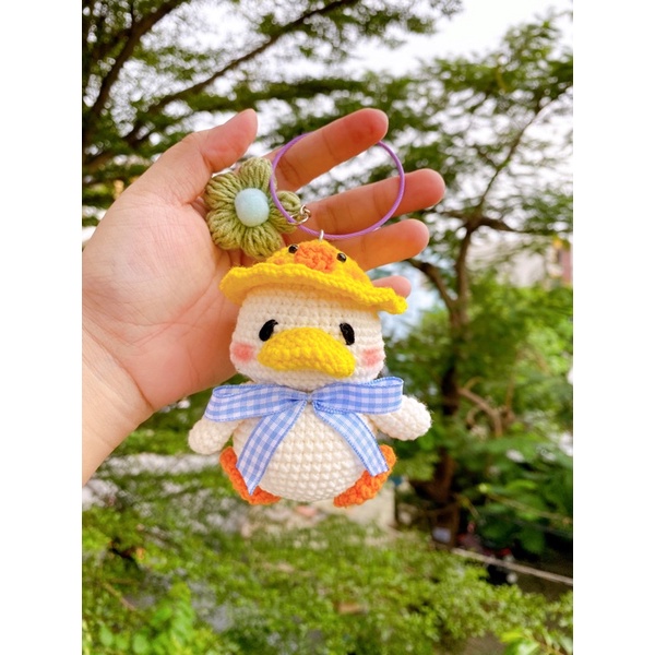 - Vịt con ú nu đội mũ