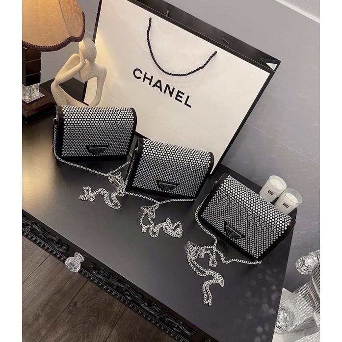 Túi đính đá CHANEL