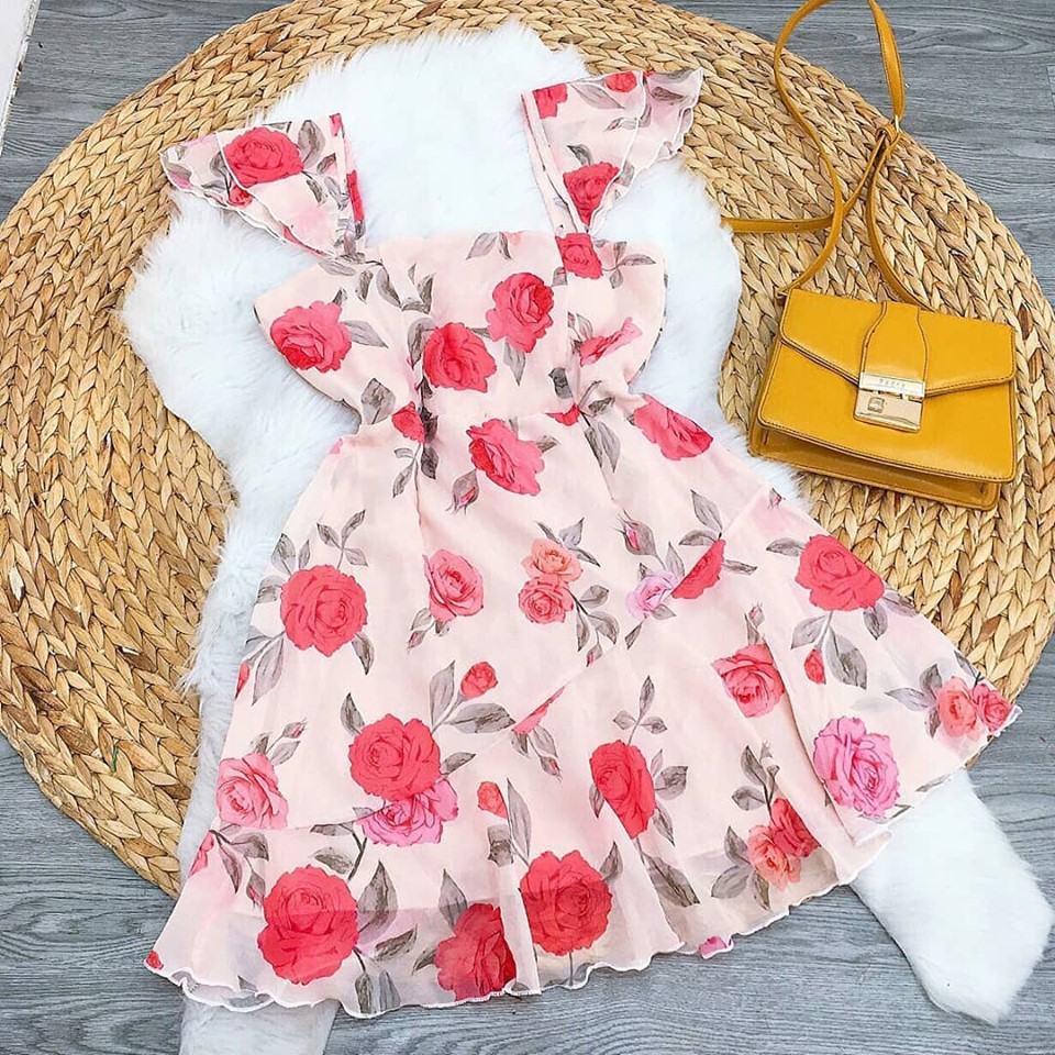 Đầm Suông Cổ Vuông Cánh Tiên Họa Tiết Hoa Hồng Dịu Dàng (