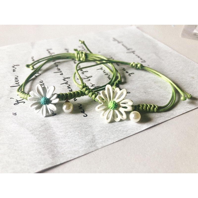 Vòng gốm hoa cúc màu trắng nhị xanh xinh xắn