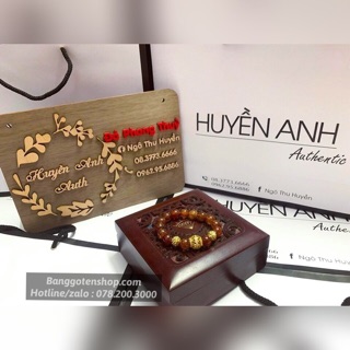 Bảng gỗ chụp vòng phong thuỷ của khách