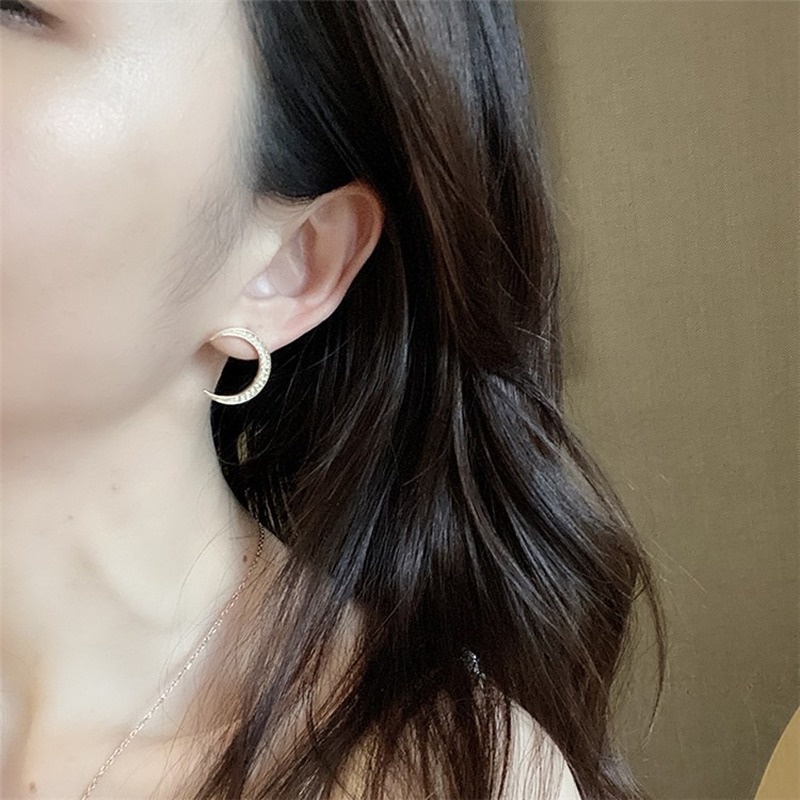 Khuyên Tai Bất Đối Xứng Thời Trang