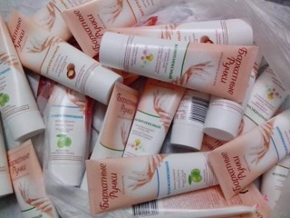 Kem dưỡng da tay Silky Hands Nga