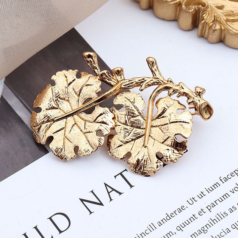 Trâm Cài Áo Hình Bù Nhìn Đính Đá Sang Trọng