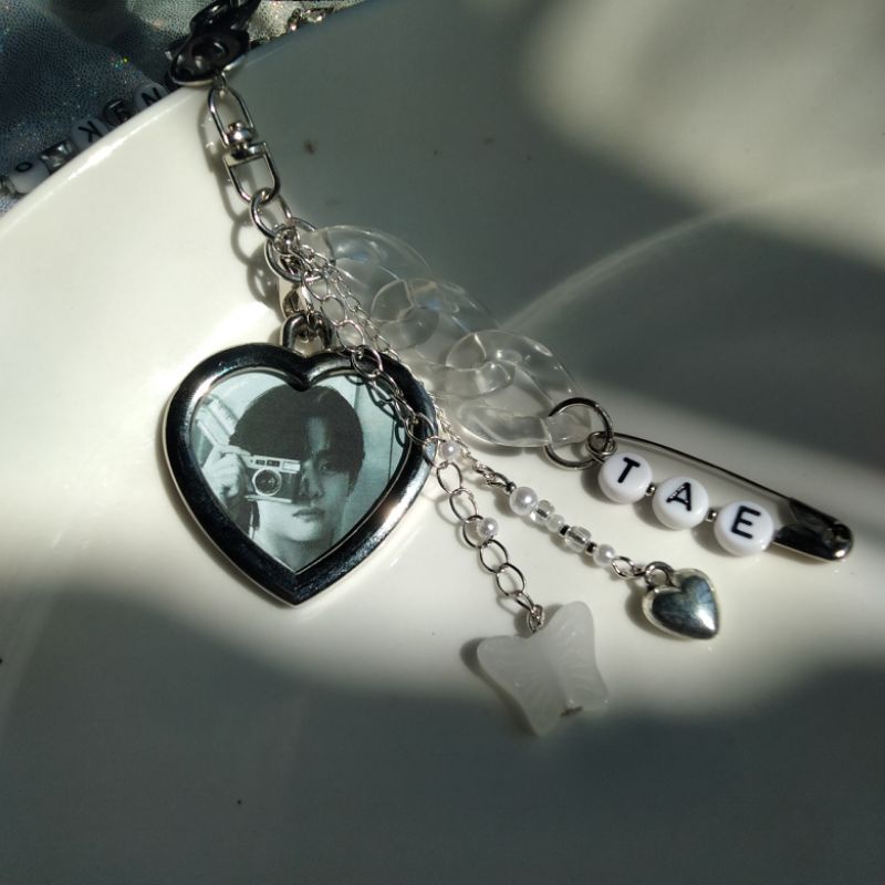 Móc khoá Handmade có kèm khung kim loại để ảnh dùng trang trí binder, ốp lưng,.. làm theo yêu cầu