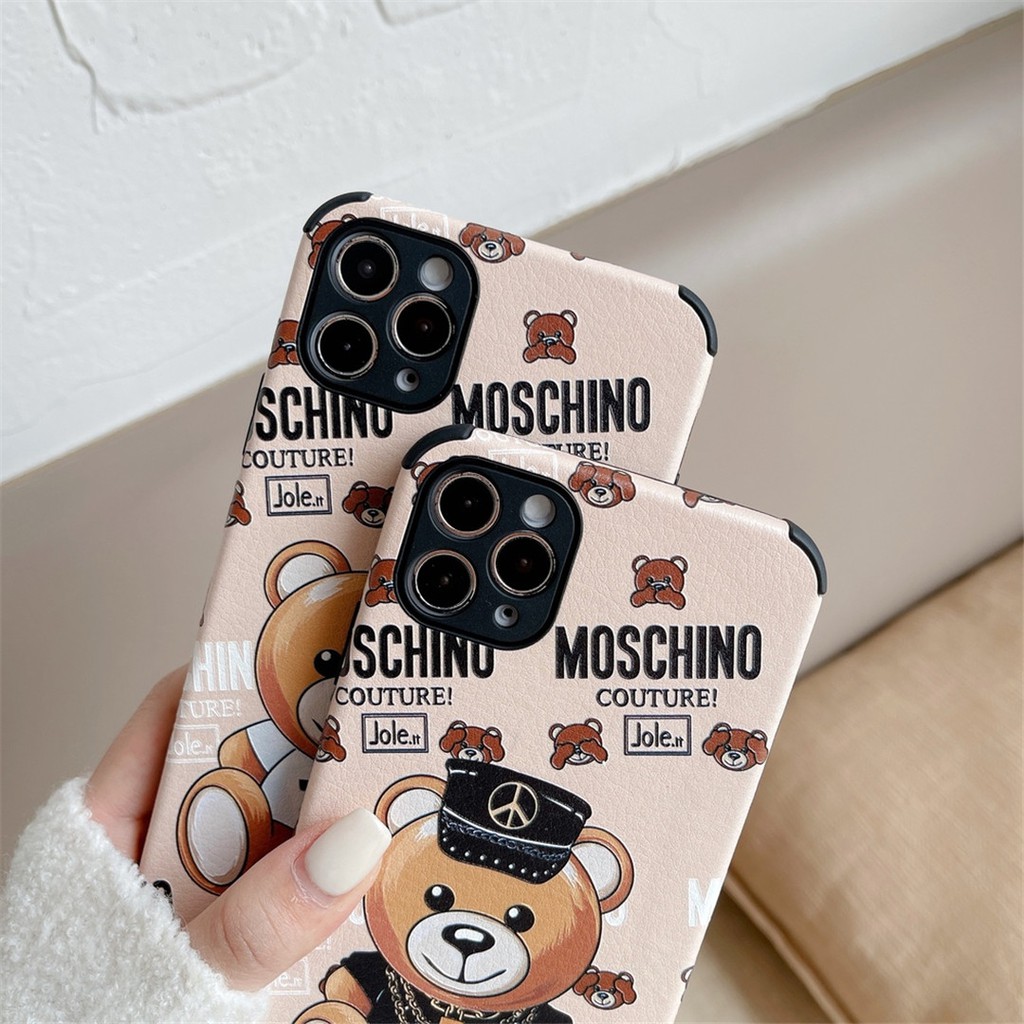 Ốp điện thoại Hình Gấu Moschino Bear Cho dòng Iphone13 12 Mini 11 Pro Max 6 / 6s 7 / 8plus Se2 X / Xs Xr Xsmax # Hg3691