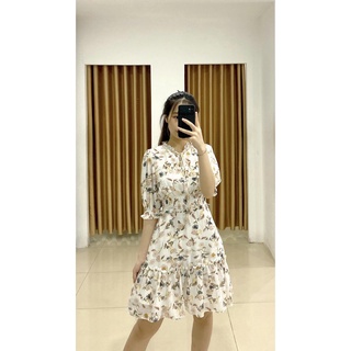 Đầm xòe nữ xẻ V nhún eo GUMAC DB727