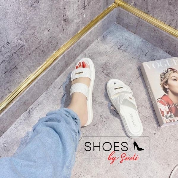 Dép lê bánh mì cao 3p có đệm êm chân SUDI - LE011-AHD có 2 quai in chữ nổi trắng đen dễ phối đồ đi chơi, đi biển...