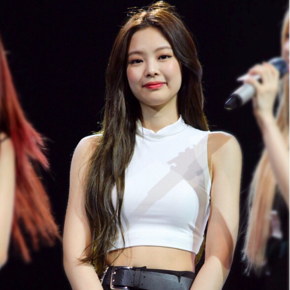 Áo lửng cổ lọ không tay phong cách jennie Blackpink