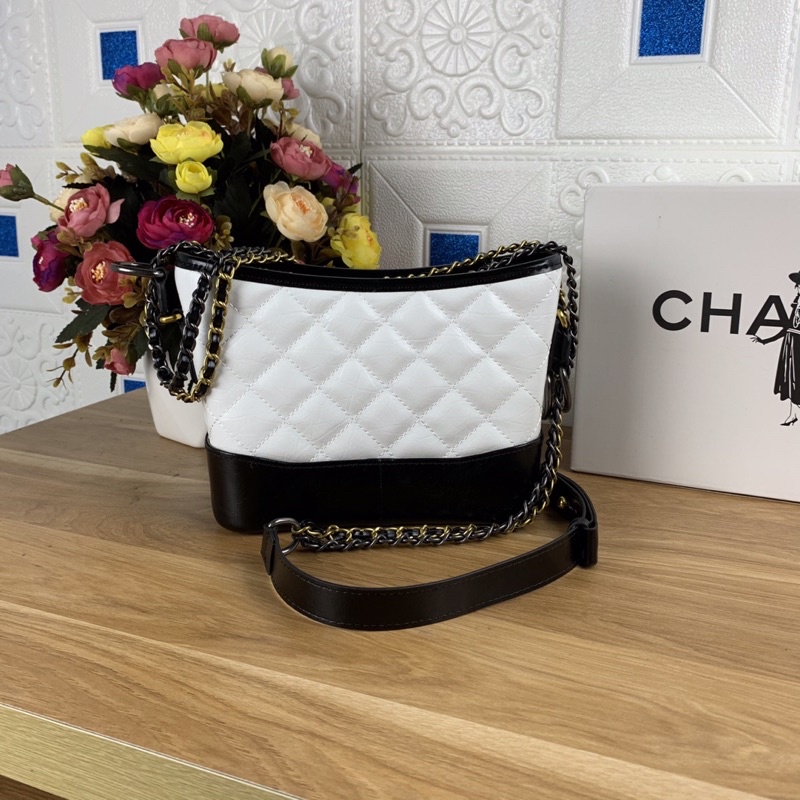 Túi xách Chanel Gabrielle màu trắng size 20cm