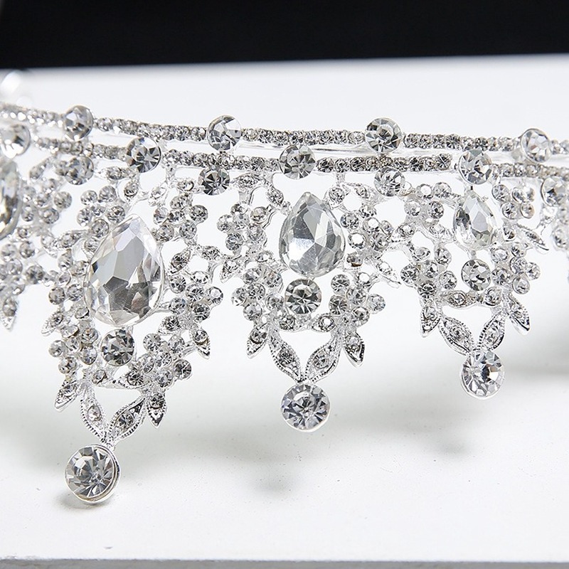 Vương miện cô dâu đính đá pha lê sang trọng