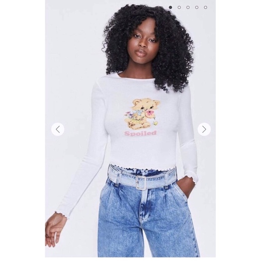 Áo croptop trắng dài tay xoăn lai in con gấu vnxk