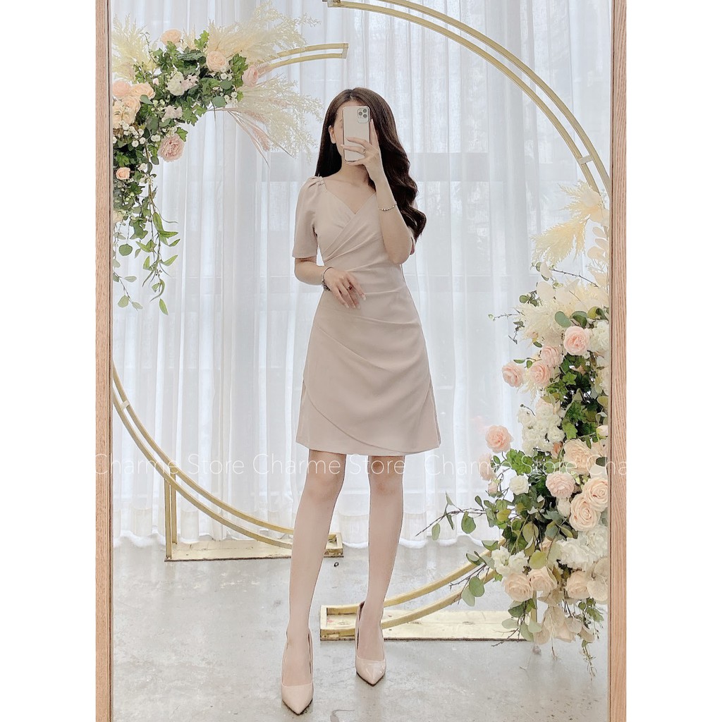 Váy nữ Xavia xếp ly cổ chữ V tôn dáng Charme Store | BigBuy360 - bigbuy360.vn