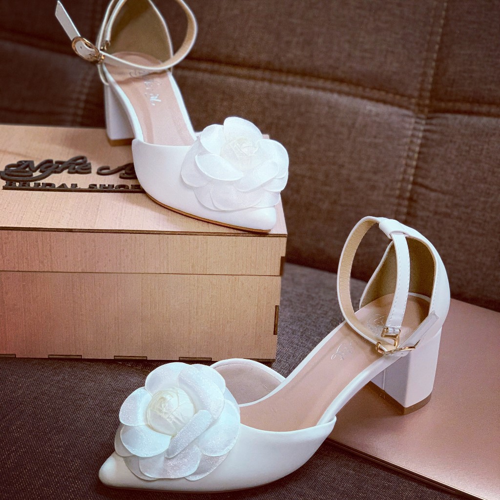 Giày cưới Nghé Art quai sandal gót vuông hoa hồng lụa pha voan 232
