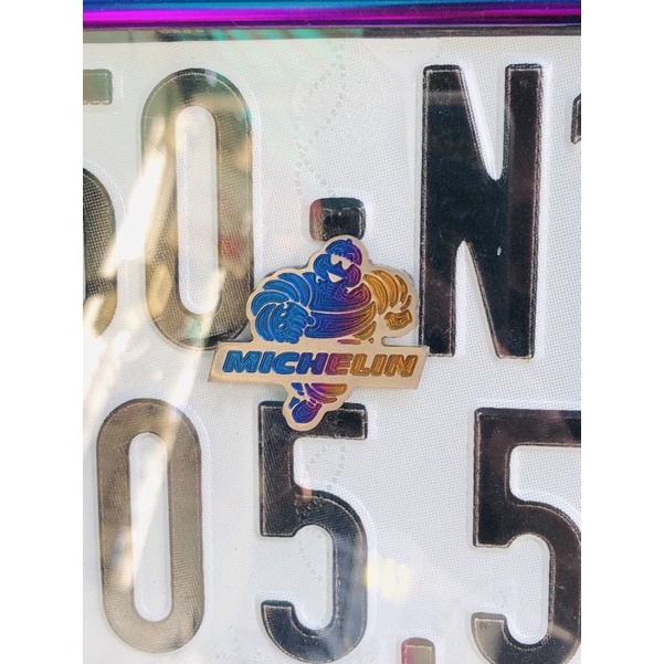 Tem Titan Logo CNC Hình Nhân Vật Có Sẵn Keo