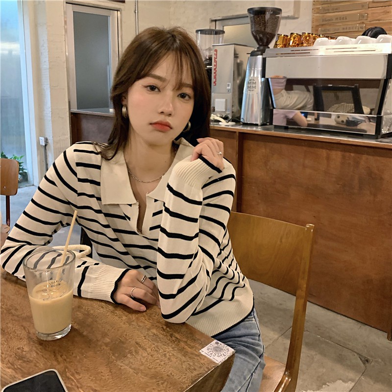 Áo Thun Ngắn Tay Cổ Chữ V Họa Tiết Sọc Ngang Thời Trang Cho Nữ T2G8