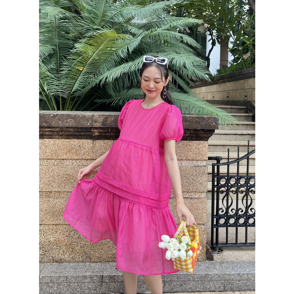 Đầm Bầu rút ngực sang chảnh