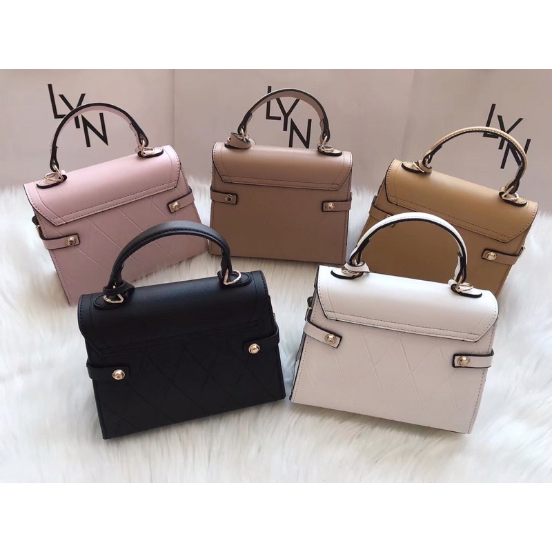 Túi L.Y.N quai cầm ô trám sz21cm