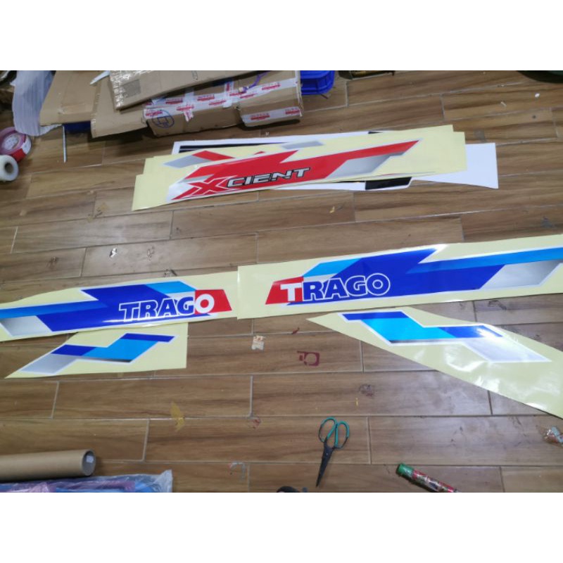 BỘ tem cửa HINO/ISUZU/HYUNDAI XCIENT/HUYNDAI TRAGO.