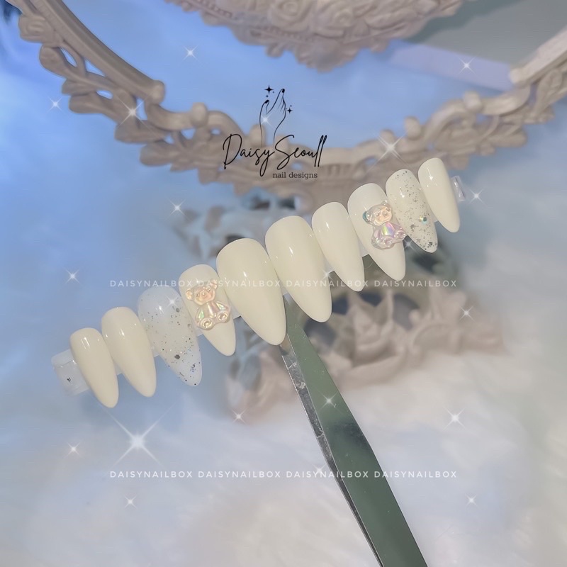 NaiBox Thiết Kế Gấu Trắng Kim Tuyến - Tặng Kèm Dũa + Keo