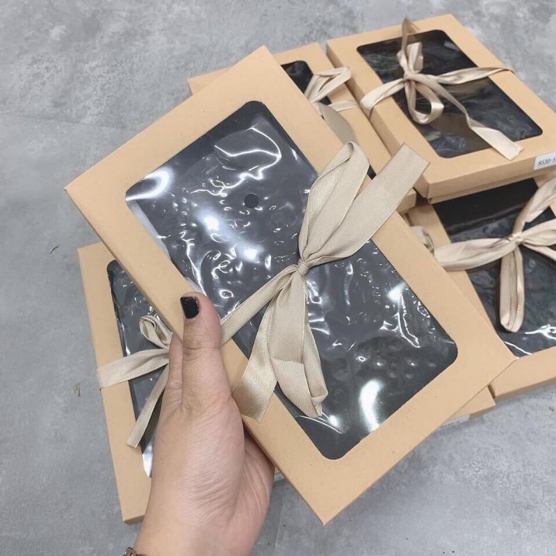 Quần tất chữ bạc