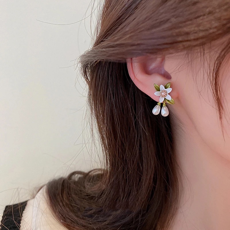 Bộ Trang Sức Gồm Vòng cổ + Bông Tai + Vòng Tay Hình Hoa Lily Trắng Đính Ngọc Trai Thời Trang Cho Nữ