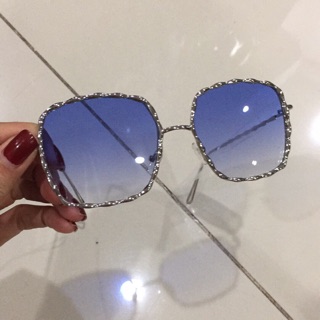 Đơn linh nhi,Shop si Lê trang chuyên sỉ và lẻ tất cả các mặt hàng thời trang nam nữ và bé đẹp độc lạ.