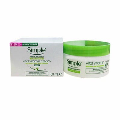 Kem dưỡng ngày Simple Kind To Skin Vital Vitamin Day Cream SPF15 50ml