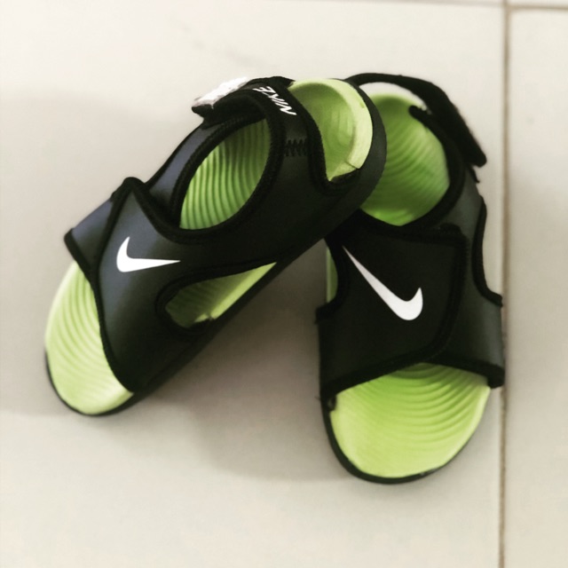 Thanh lý giày Nike bé trai size 10