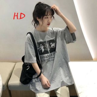 Áo Midnight cô gái đeo kính