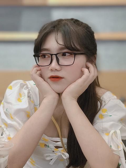 Đầm Nữ Trắng Họa Tiết Cherry Vàng