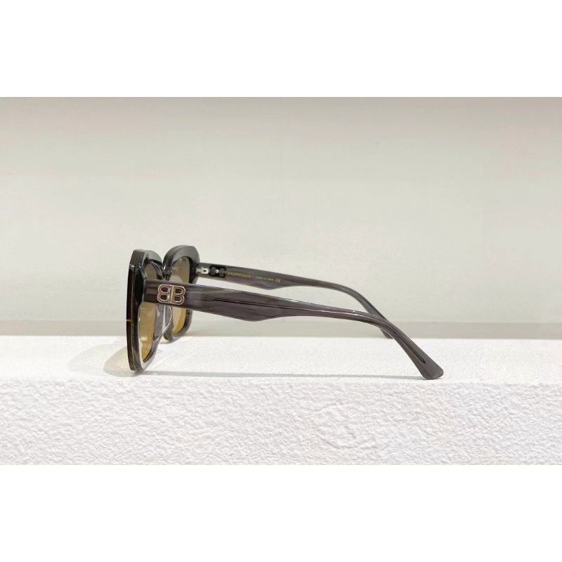 Kính Hiệu Vuông Chữ B Balen balencia màu Trà Tây