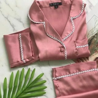 Bộ Pijama lụa satin viền ren