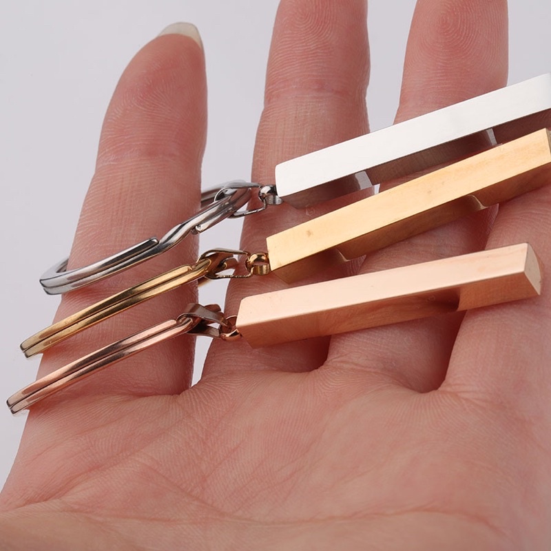 Móc chìa khoá chữ nhật điêu khắc chữ theo yêu cầu thích hợp dùng làm quà tặng, kỉ niệm
