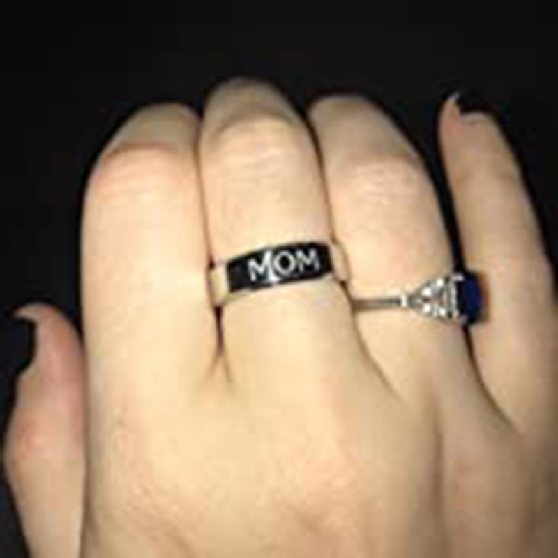 Dây Chuyền Mặt Nhẫn Bằng Thép Không Gỉ Khắc Chữ Dad / Mom Thời Trang