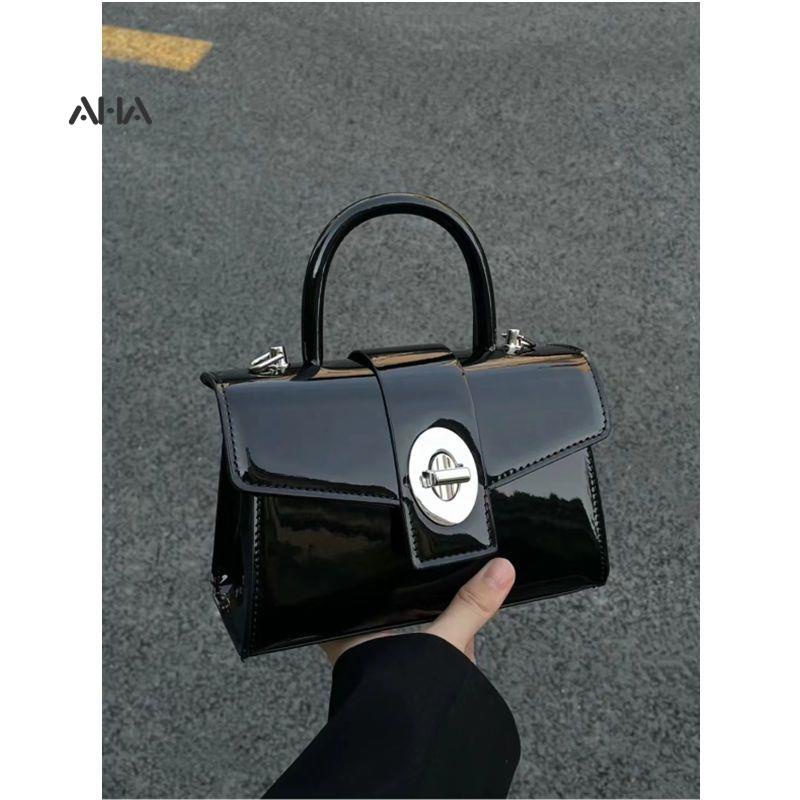 Túi xách AHA official phối dây xích phong cách cổ điển dành cho nữ