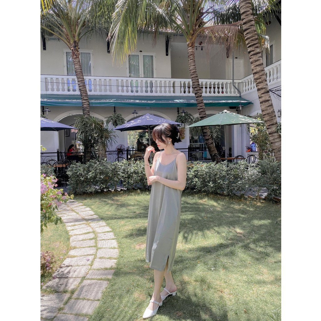 Váy 2 dây lụa trơn xẻ tà V315 SUSTORE