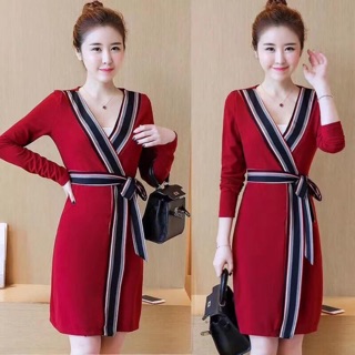 Váy len đỏ thắt eo