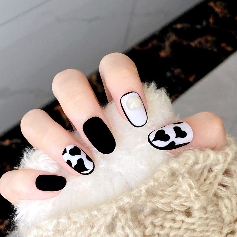 [Hàng mới về] Set 24 móng tay giả màu trắng đen đính ngọc trai giả kèm keo dán diy