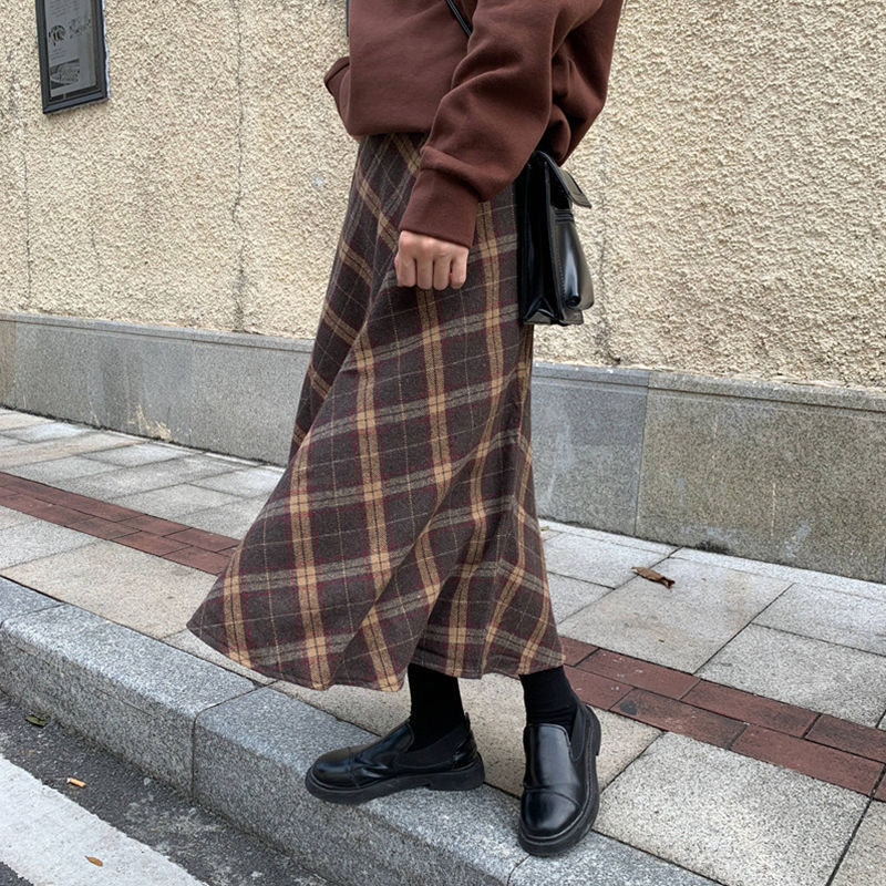 Chân váy chữ A họa tiết kẻ ca rô trẻ trung hợp thời trang cho nữ