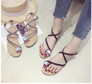 sandal quai chéo