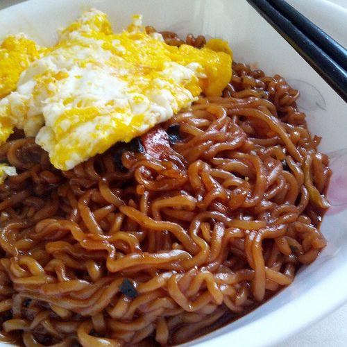 Mì Jin tương đen vị bò Ottogi 65g, 135g