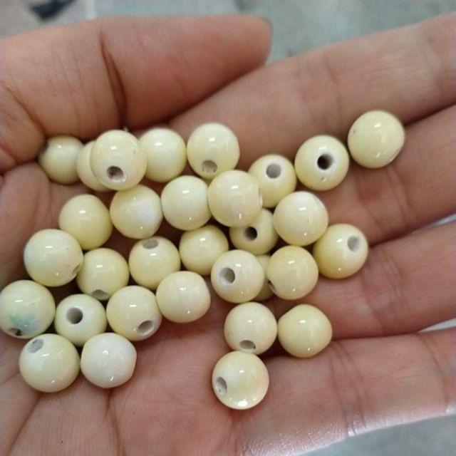 2 viên đá gốm sứ màu kem vàng size 8mm