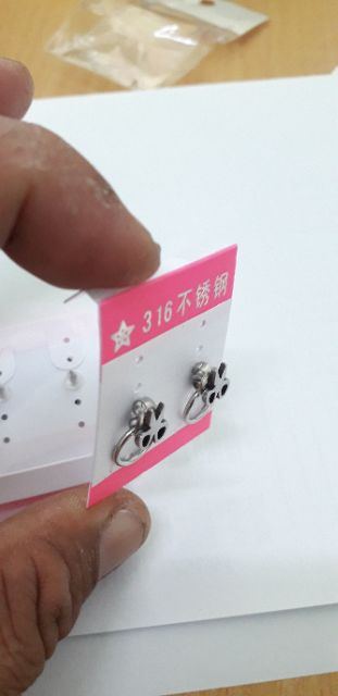 Đôi bông tai bằng inox cao cấp rất đẹp