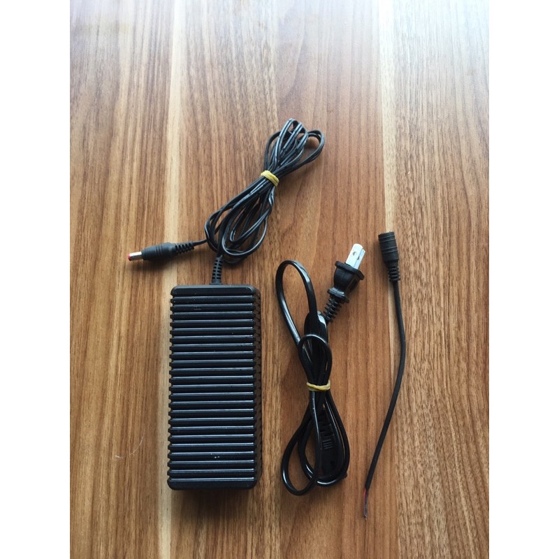 Nguồn bơm phun sương 12v. Nguồn adapter 5A dùng cho bơm đơn 12v.
