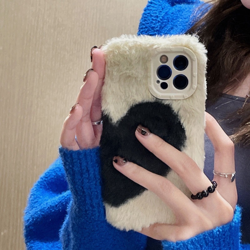 Ốp Điện Thoại Lông Nhung Họa Tiết Trái Tim Màu Trắng Đen Cho Iphone 11 12 13promax xr xs
