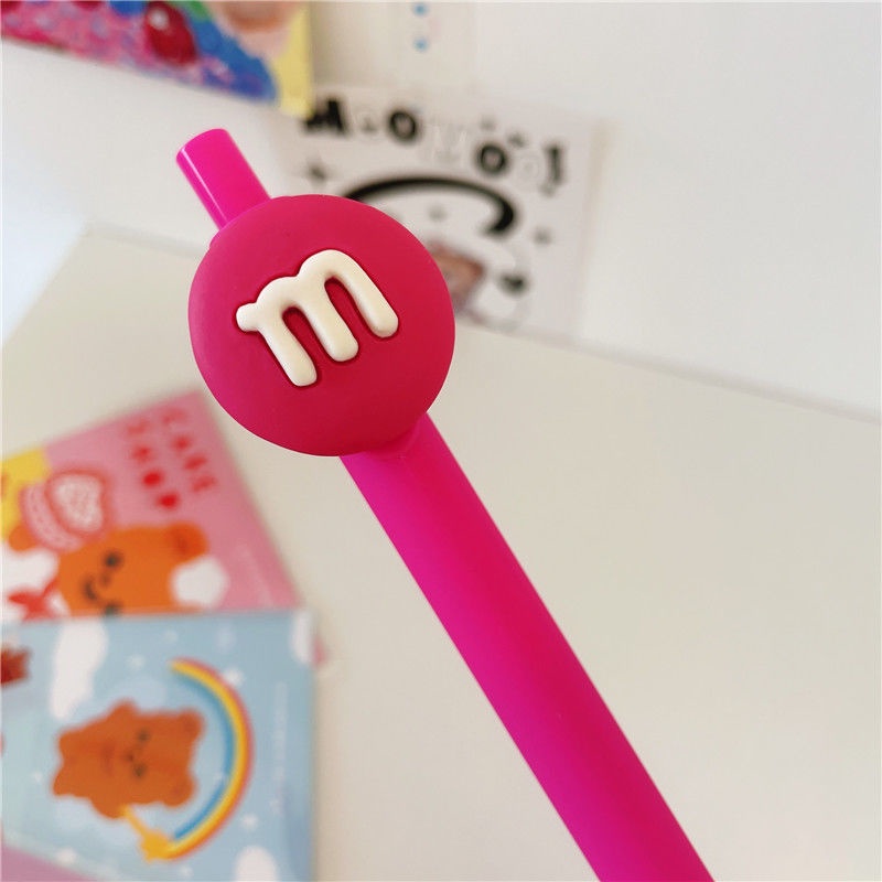 Bút Bi Bấm Mực gel Ngòi 0.5mm Họa Tiết Gấu Và Dâu Tây Dễ Thương