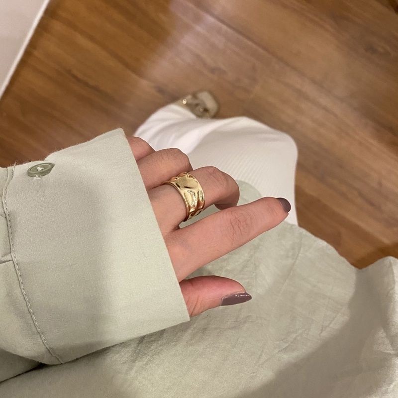 Nhẫn đeo tay kiểu dáng đơn giản thời trang