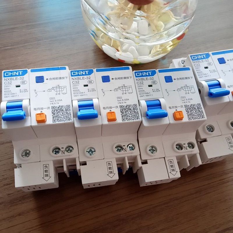 Át CHNT chống giật C32